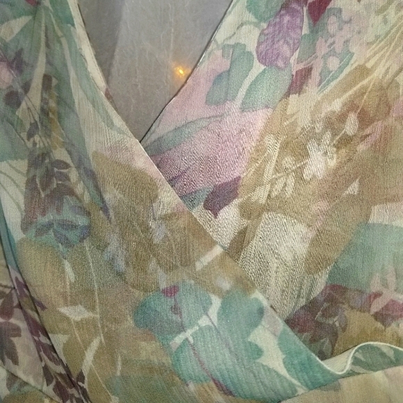 Linda Allard for Ellen Tracy silk flloral top - Picture 11 of 13